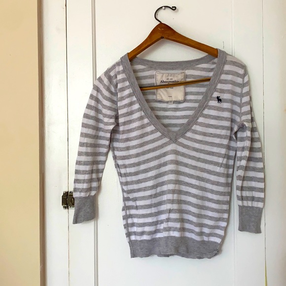 Abercrombie V Neck - Picture 1 of 1